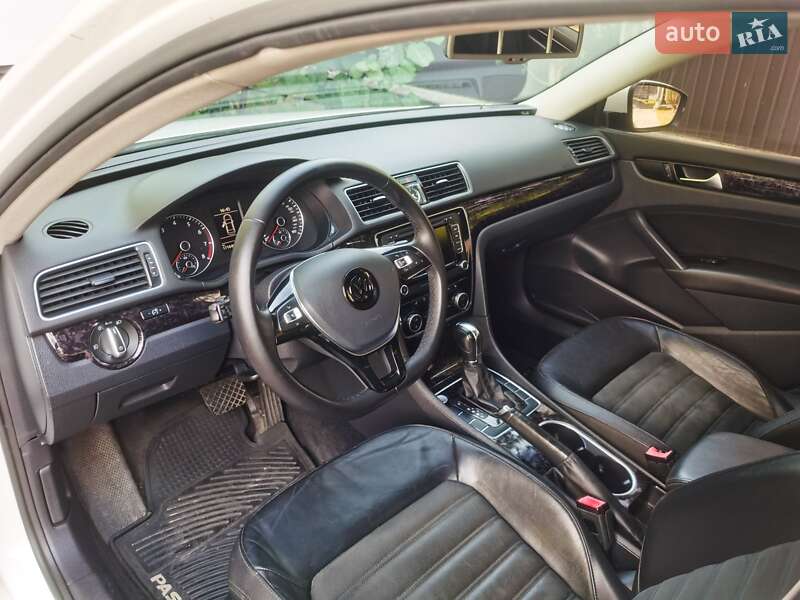 Седан Volkswagen Passat 2013 в Калуші