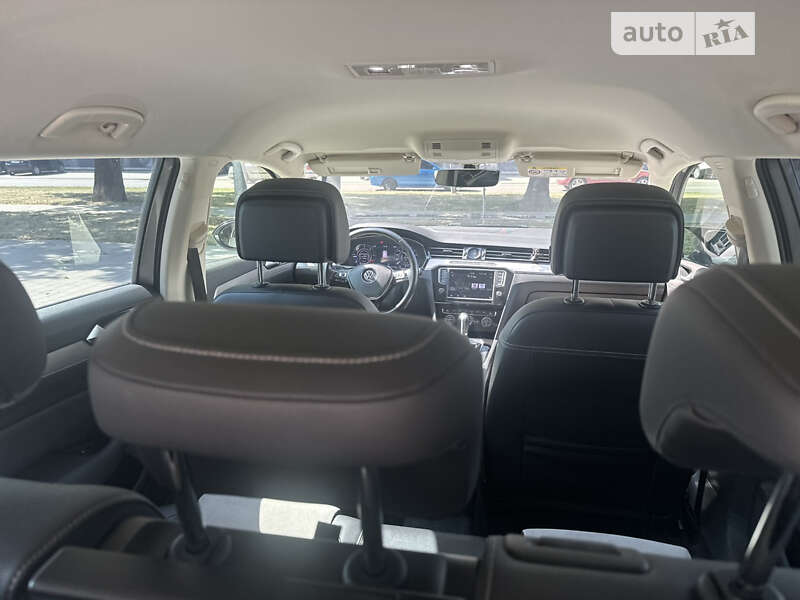 Универсал Volkswagen Passat 2016 в Ужгороде
