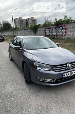 Седан Volkswagen Passat 2012 в Киеве