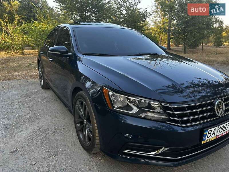 Седан Volkswagen Passat 2018 в Кропивницком