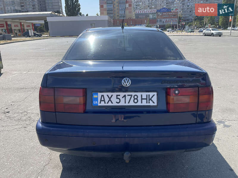 Седан Volkswagen Passat 1996 в Харькове