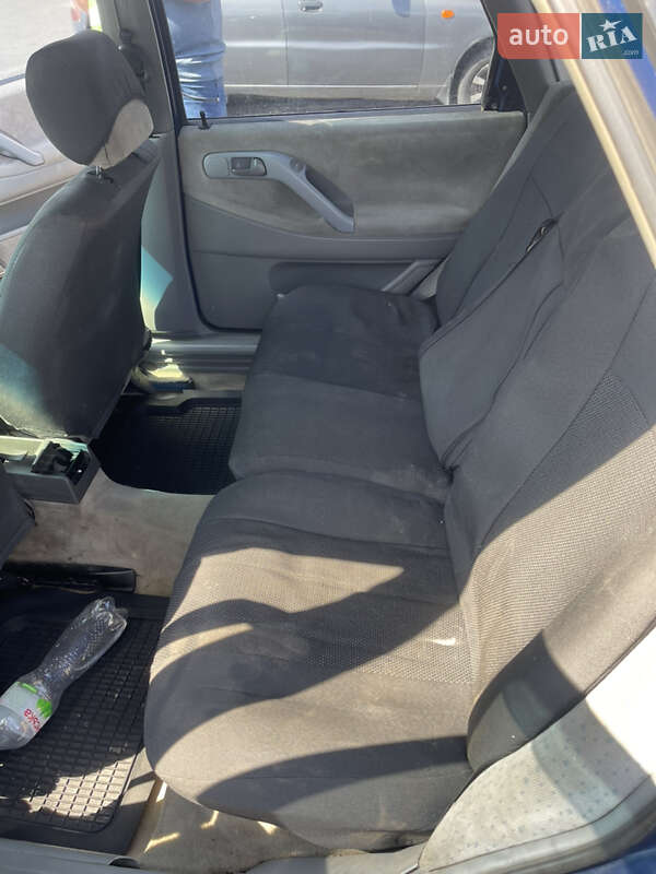 Седан Volkswagen Passat 1996 в Харькове