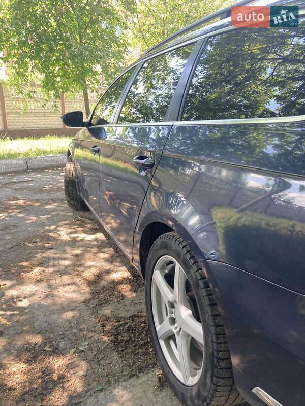 Универсал Volkswagen Passat 2011 в Вараше