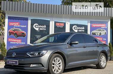 Седан Volkswagen Passat 2015 в Львове