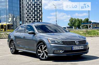 Седан Volkswagen Passat 2018 в Киеве