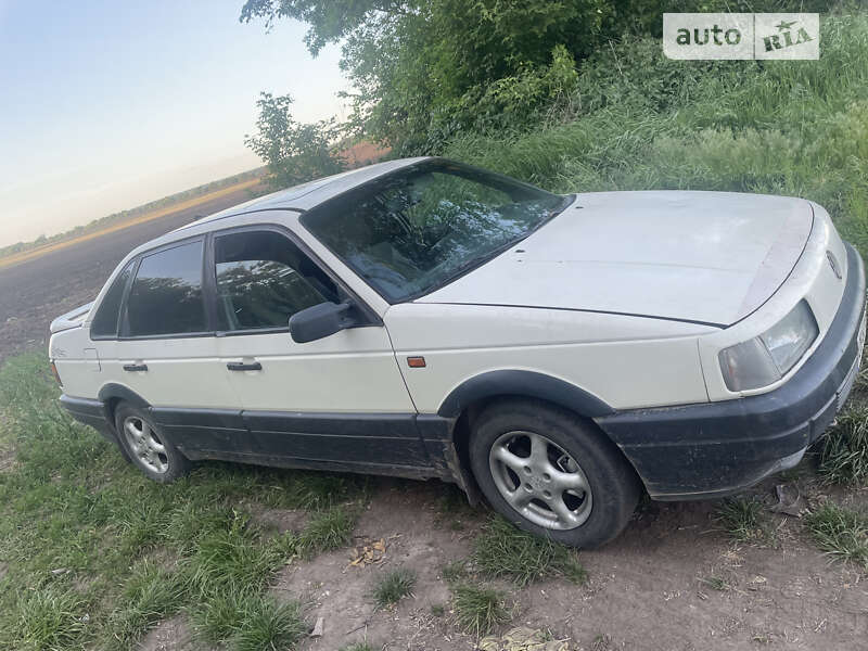 Седан Volkswagen Passat 1988 в Ивано-Франковске