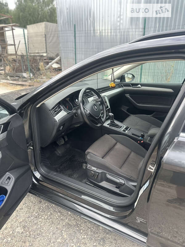Універсал Volkswagen Passat 2017 в Волочиську