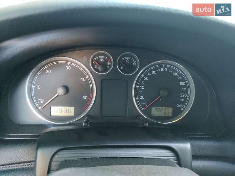 Универсал Volkswagen Passat 2001 в Любашевке