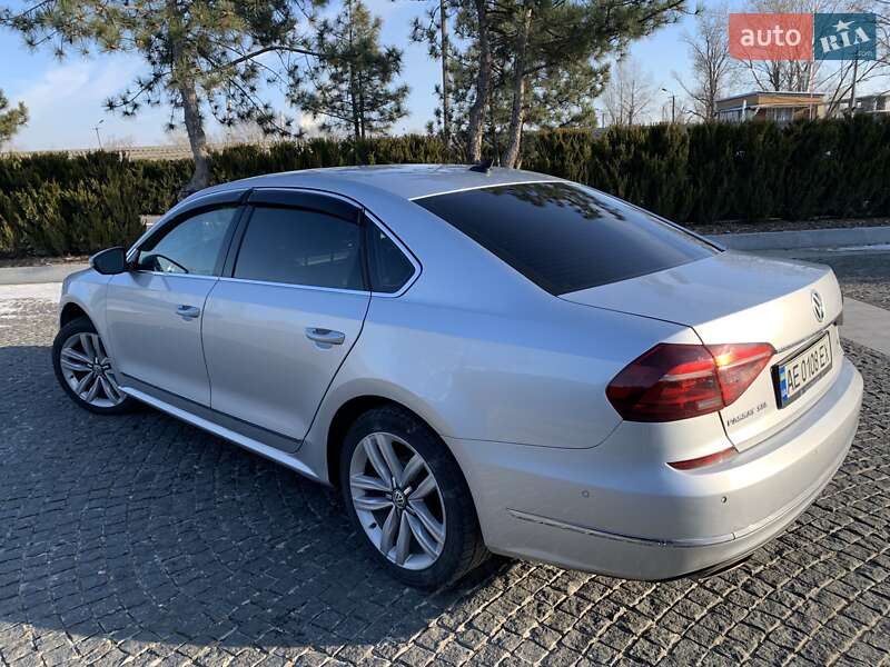 Седан Volkswagen Passat 2016 в Днепре