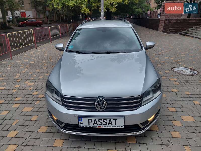 Універсал Volkswagen Passat 2013 в Одесі