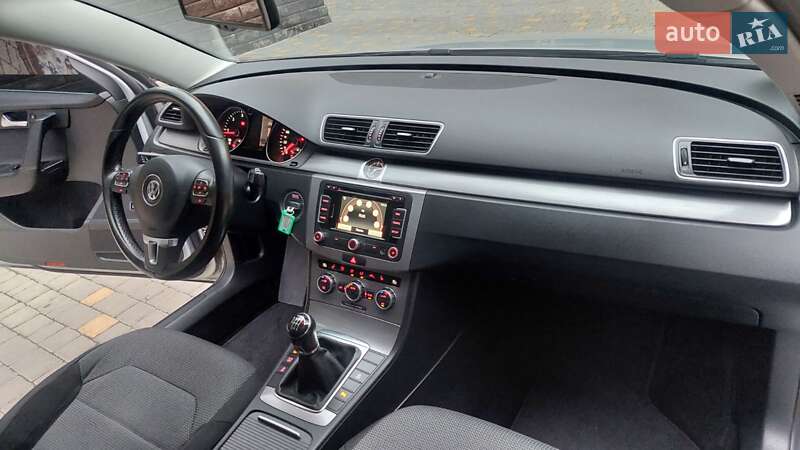 Універсал Volkswagen Passat 2013 в Одесі