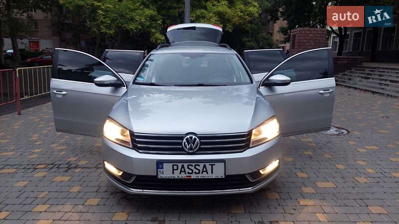 Універсал Volkswagen Passat 2013 в Одесі