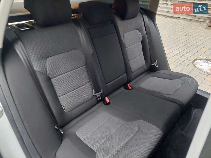 Універсал Volkswagen Passat 2013 в Одесі