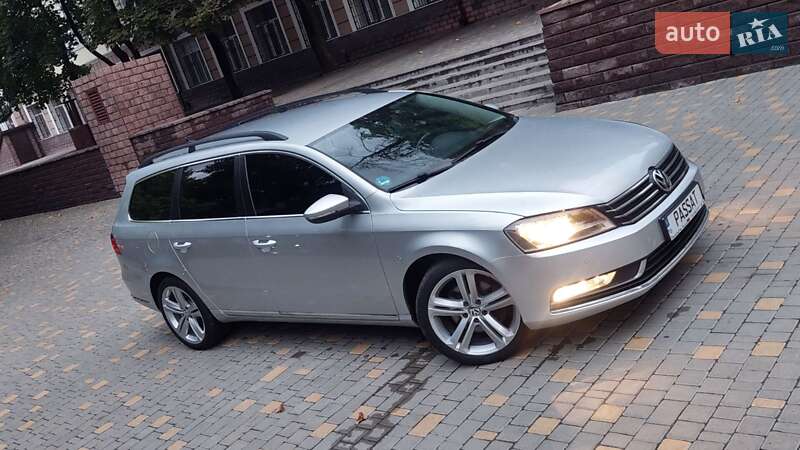 Універсал Volkswagen Passat 2013 в Одесі