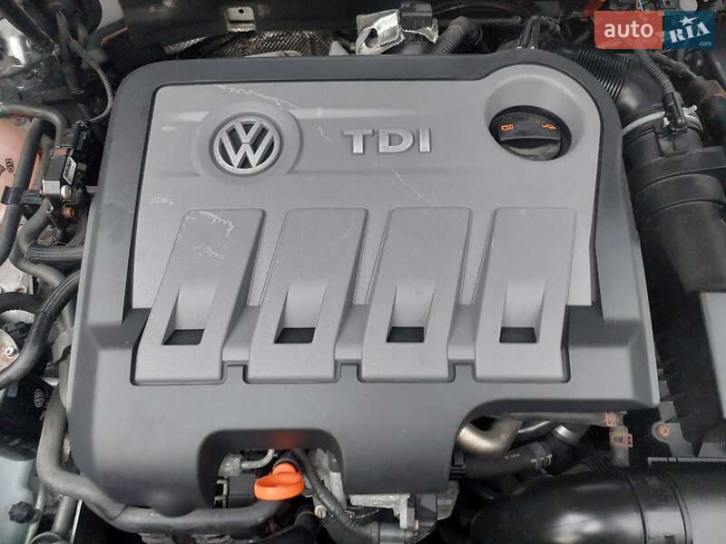 Універсал Volkswagen Passat 2013 в Одесі