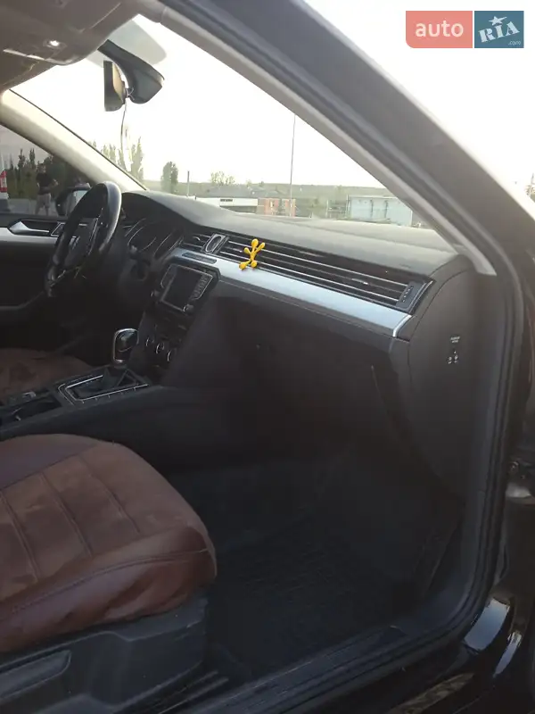 Volkswagen Passat 2017 VIN WVWZZZ3CZHP025899 фото оголошення 18 з 64
