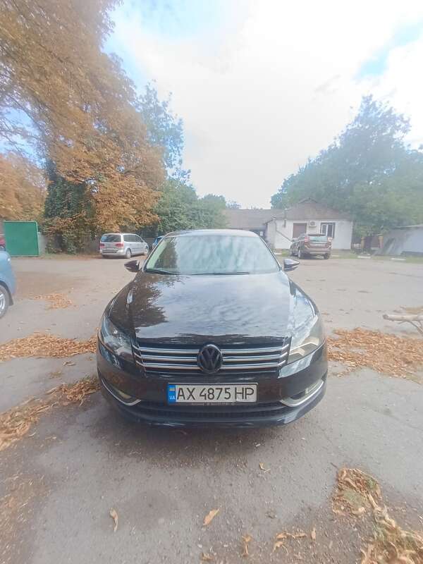 Седан Volkswagen Passat 2012 в Глобиному