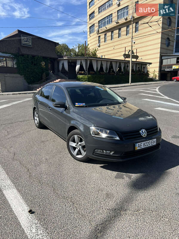 Седан Volkswagen Passat 2012 в Дніпрі