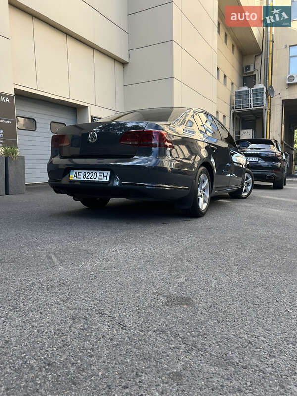 Седан Volkswagen Passat 2012 в Дніпрі