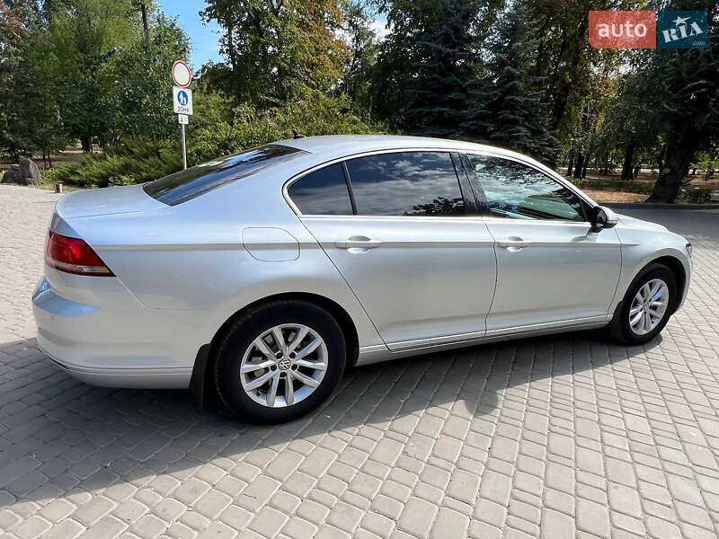 Седан Volkswagen Passat 2018 в Кривом Роге