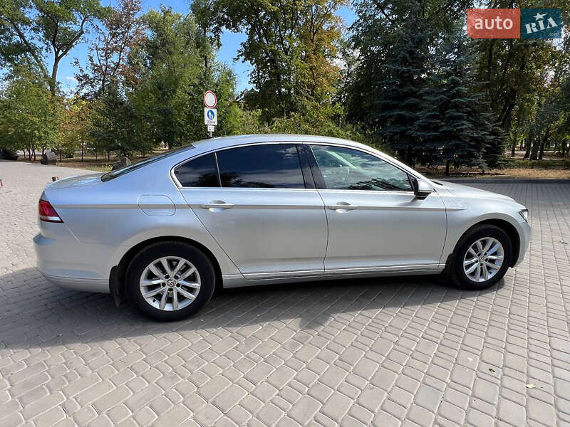 Седан Volkswagen Passat 2018 в Кривом Роге