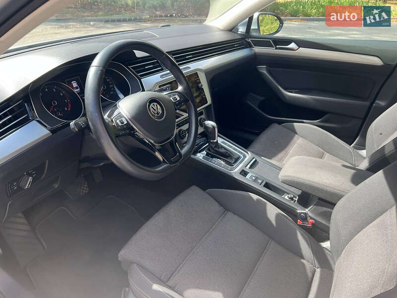 Седан Volkswagen Passat 2018 в Кривом Роге