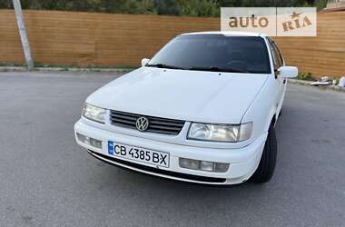 Седан Volkswagen Passat 1994 в Чернигове