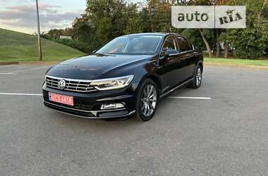 Седан Volkswagen Passat 2018 в Києві