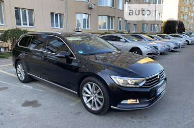 Универсал Volkswagen Passat 2015 в Киеве