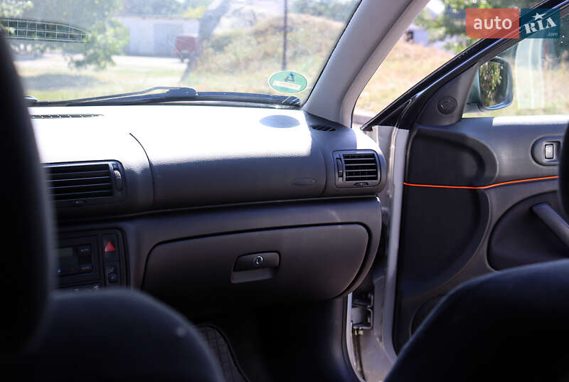 Седан Volkswagen Passat 1999 в Попельне