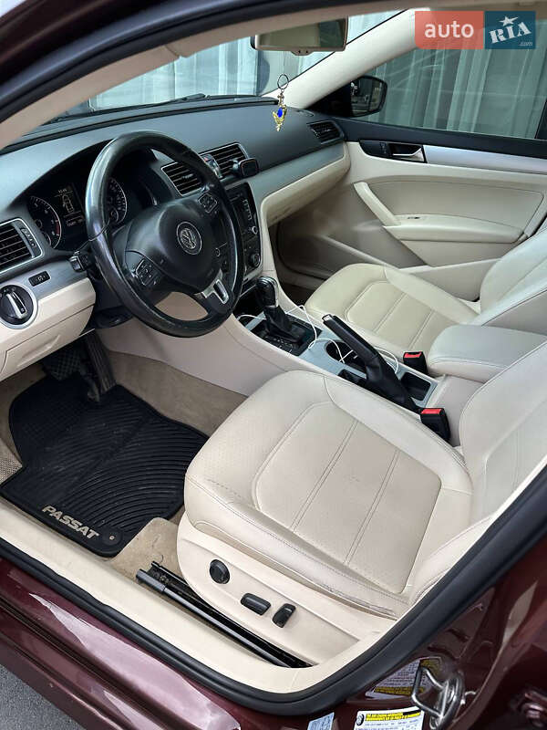 Седан Volkswagen Passat 2013 в Києві