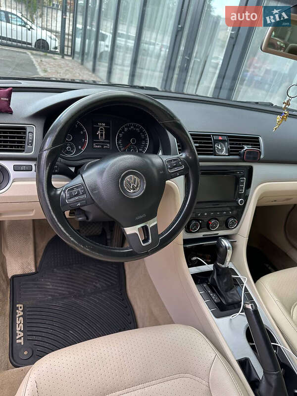 Седан Volkswagen Passat 2013 в Києві