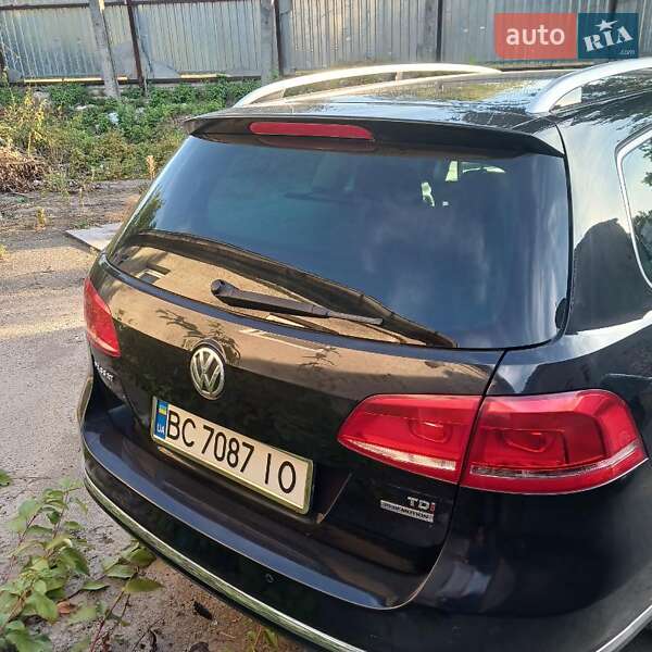 Універсал Volkswagen Passat 2011 в Львові