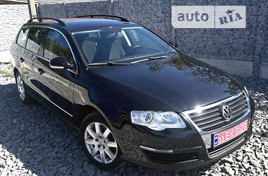 Универсал Volkswagen Passat 2008 в Ровно