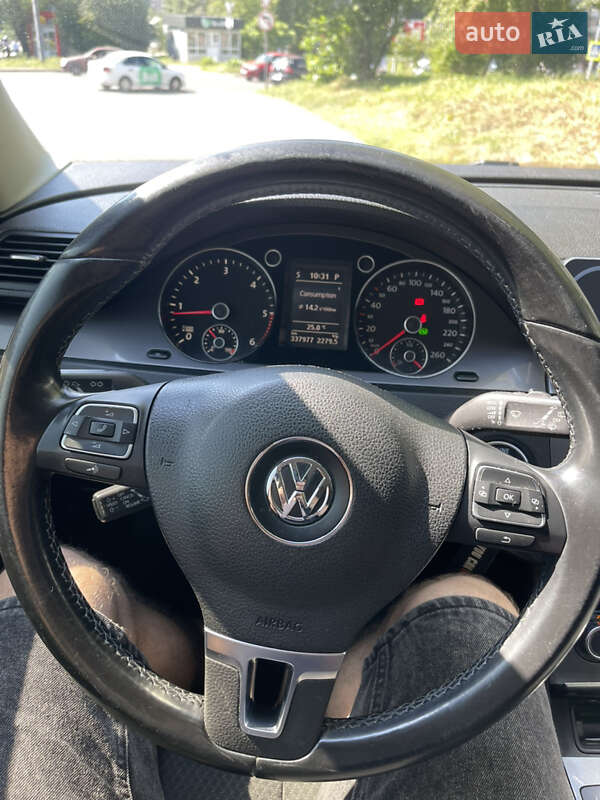 Універсал Volkswagen Passat 2010 в Львові
