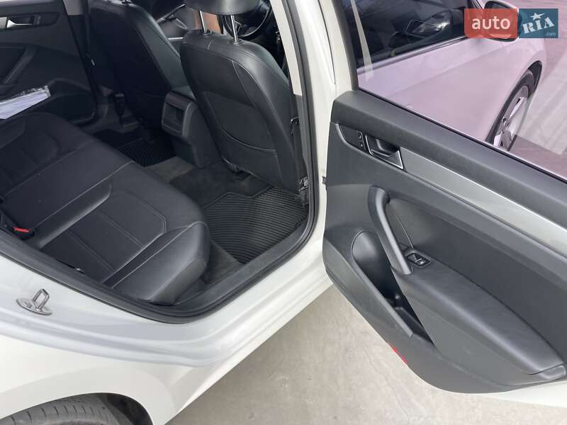 Седан Volkswagen Passat 2014 в Кременчуге