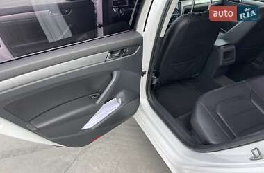 Седан Volkswagen Passat 2014 в 
