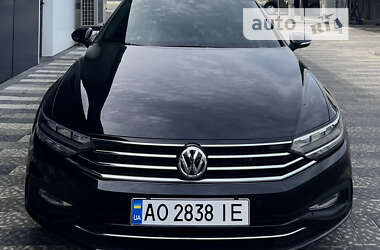 Седан Volkswagen Passat 2019 в Ужгороді