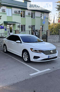 Седан Volkswagen Passat 2020 в Житомирі