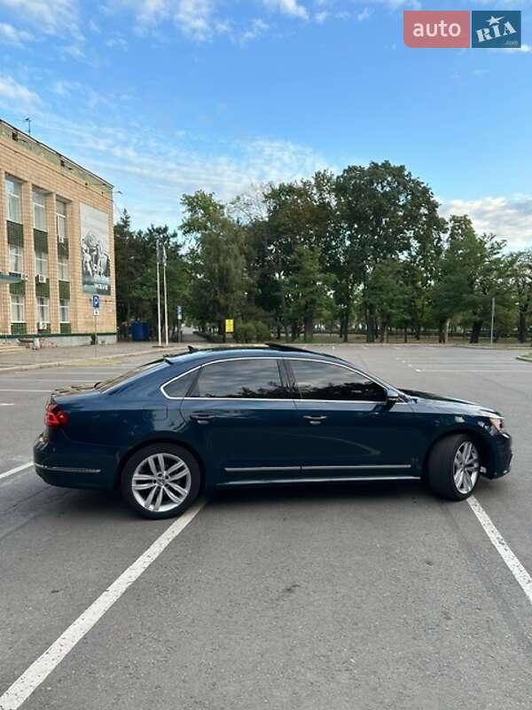 Седан Volkswagen Passat 2018 в Николаеве