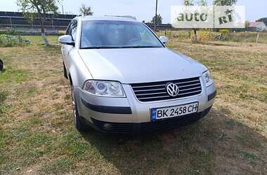 Универсал Volkswagen Passat 2003 в Рокитном