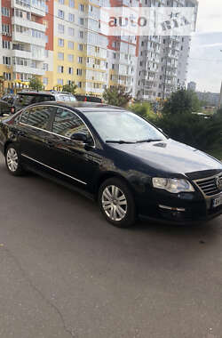 Седан Volkswagen Passat 2005 в Харкові