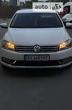 Седан Volkswagen Passat 2011 в Харкові