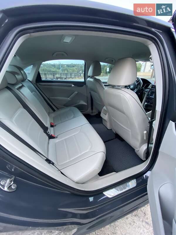 Седан Volkswagen Passat 2016 в Ржищеве
