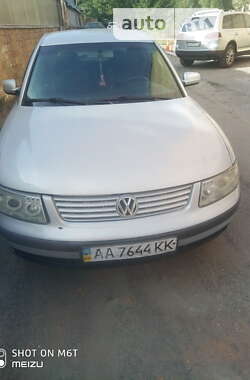 Седан Volkswagen Passat 2000 в Киеве