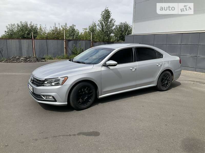 Седан Volkswagen Passat 2016 в Одессе