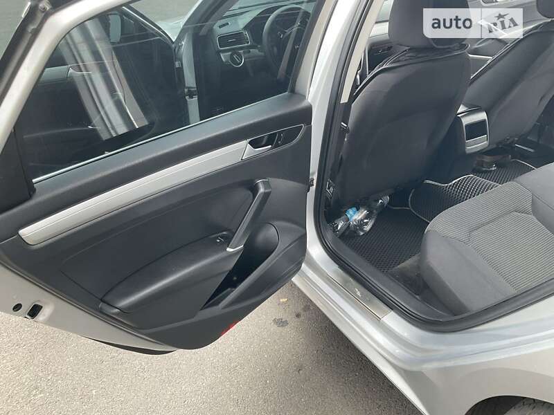Седан Volkswagen Passat 2016 в Одессе
