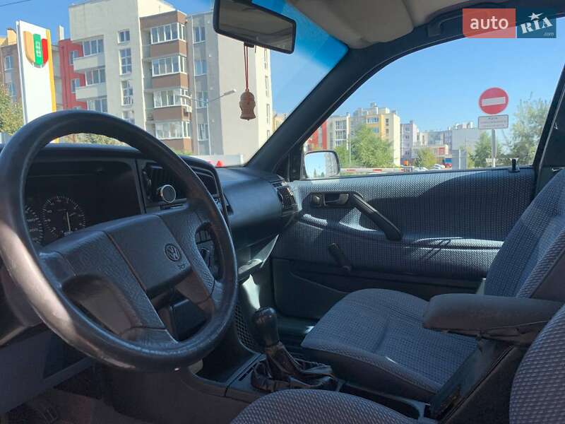 Седан Volkswagen Passat 1993 в Бучі