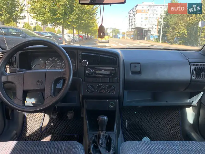 Седан Volkswagen Passat 1993 в 
