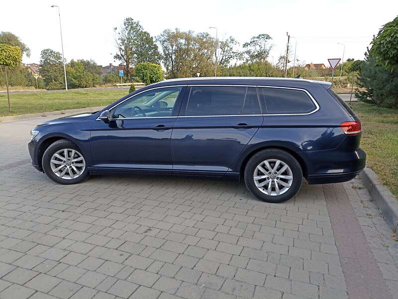 Універсал Volkswagen Passat 2017 в Львові